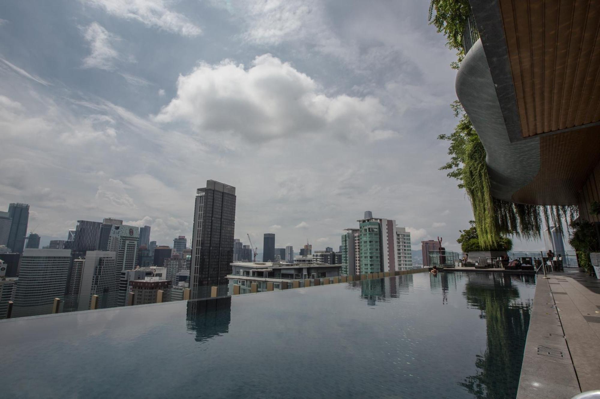 Ceylonz Near Klcc& Kl Tower By Bai Yi