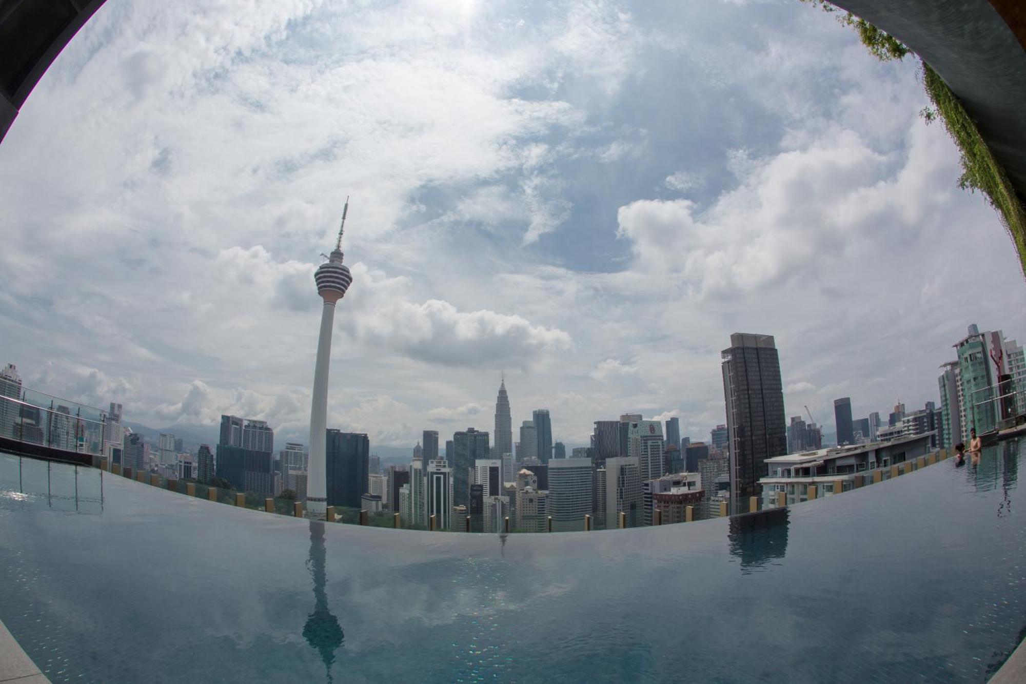 Ceylonz Near Klcc& Kl Tower By Bai Yi